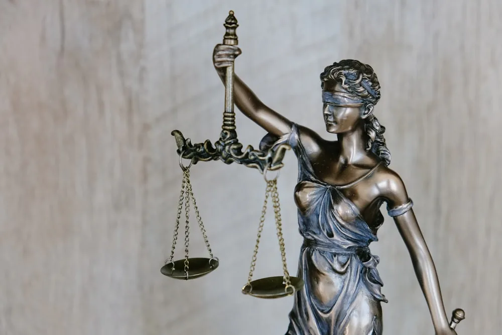 Contencioso imobiliário — defesa em disputas judiciais sobre imóveis