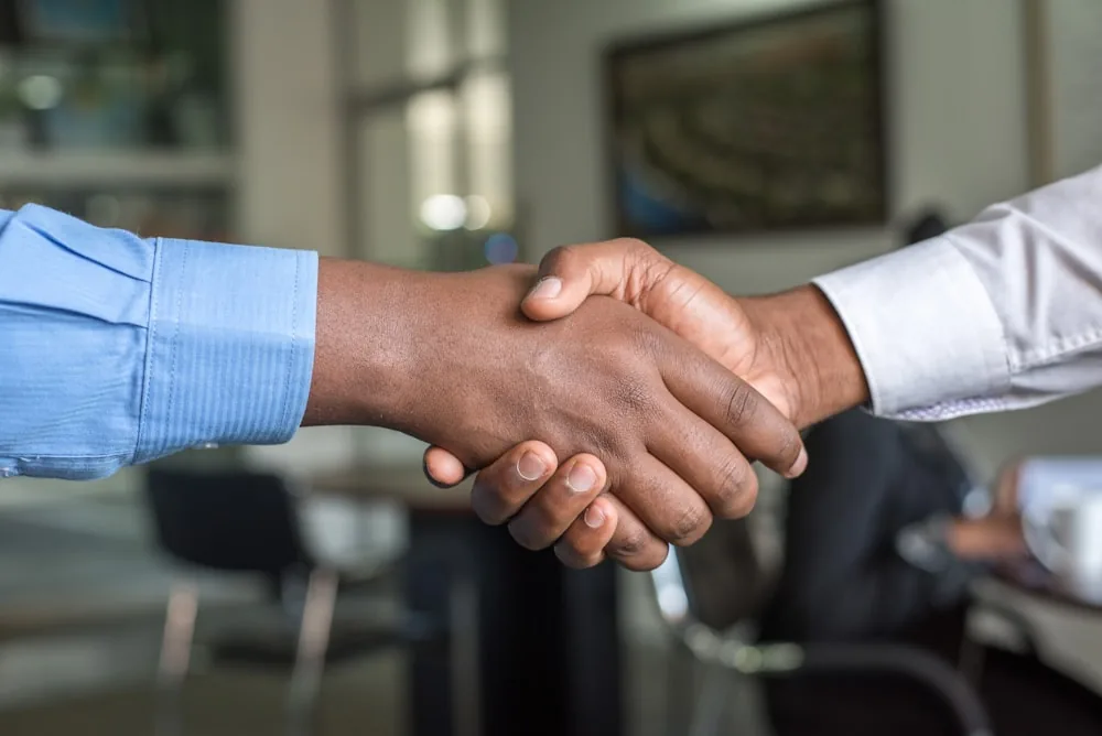 Contratos de compra e venda de imóveis — análise e elaboração por advogada